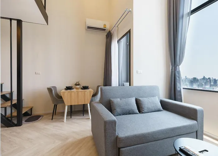 Luxury Loft Duplex With Luxurious Views! *