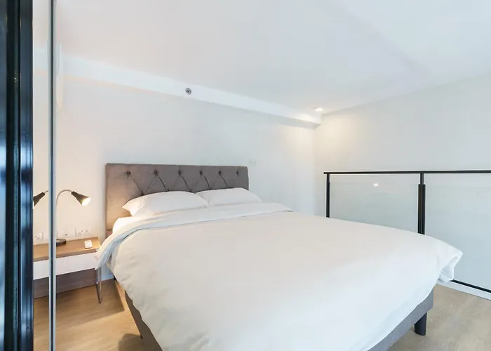 Luxury Loft Duplex With Luxurious Views!