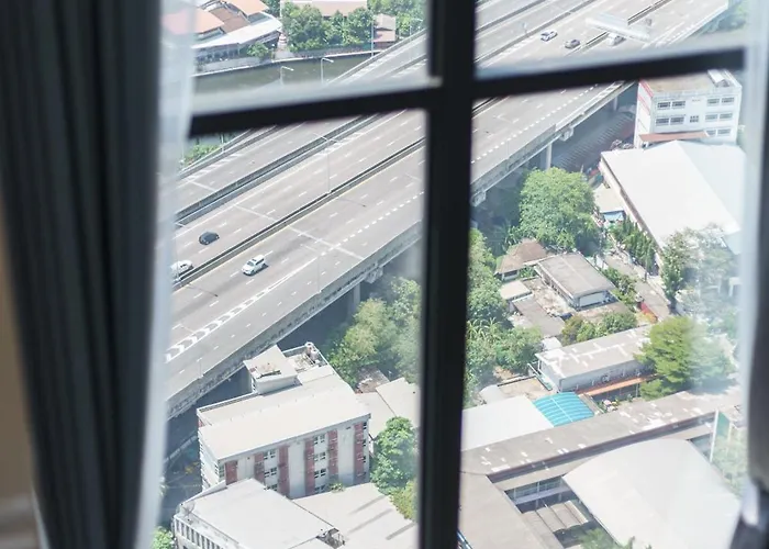 Luxury Loft Duplex With Luxurious Views!